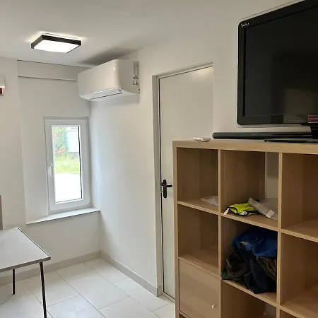 Neu Renoviertes Haus Mit Großer Terrasse Und Garten