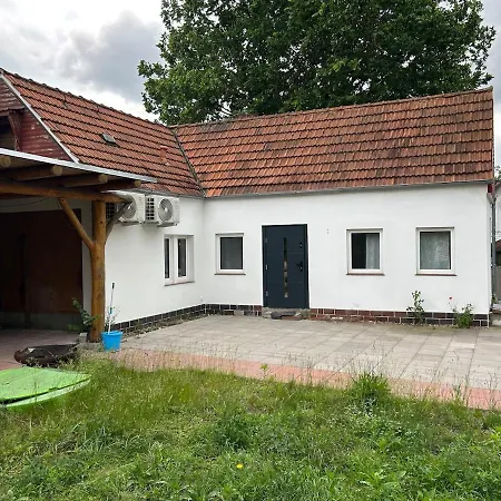 Neu Renoviertes Haus Mit Großer Terrasse Und Garten Apartment *