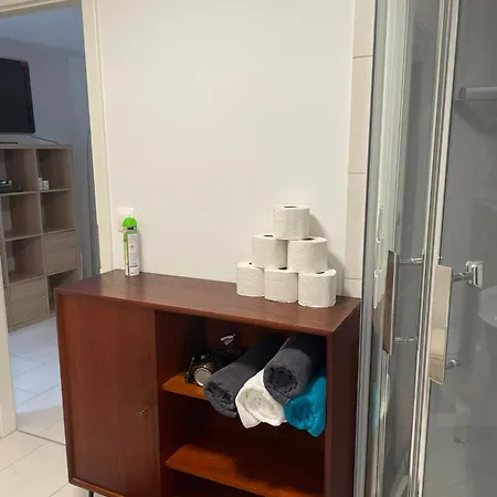 Neu Renoviertes Haus Mit Großer Terrasse Und Garten Apartment *