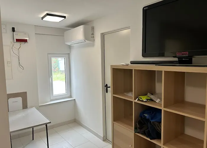 Neu Renoviertes Haus Mit Grosser Terrasse Und Garten